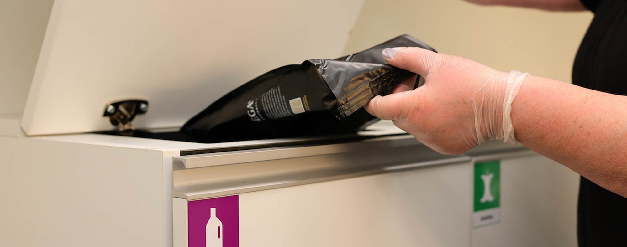 Kontorsstädning Sortering Av Skräp